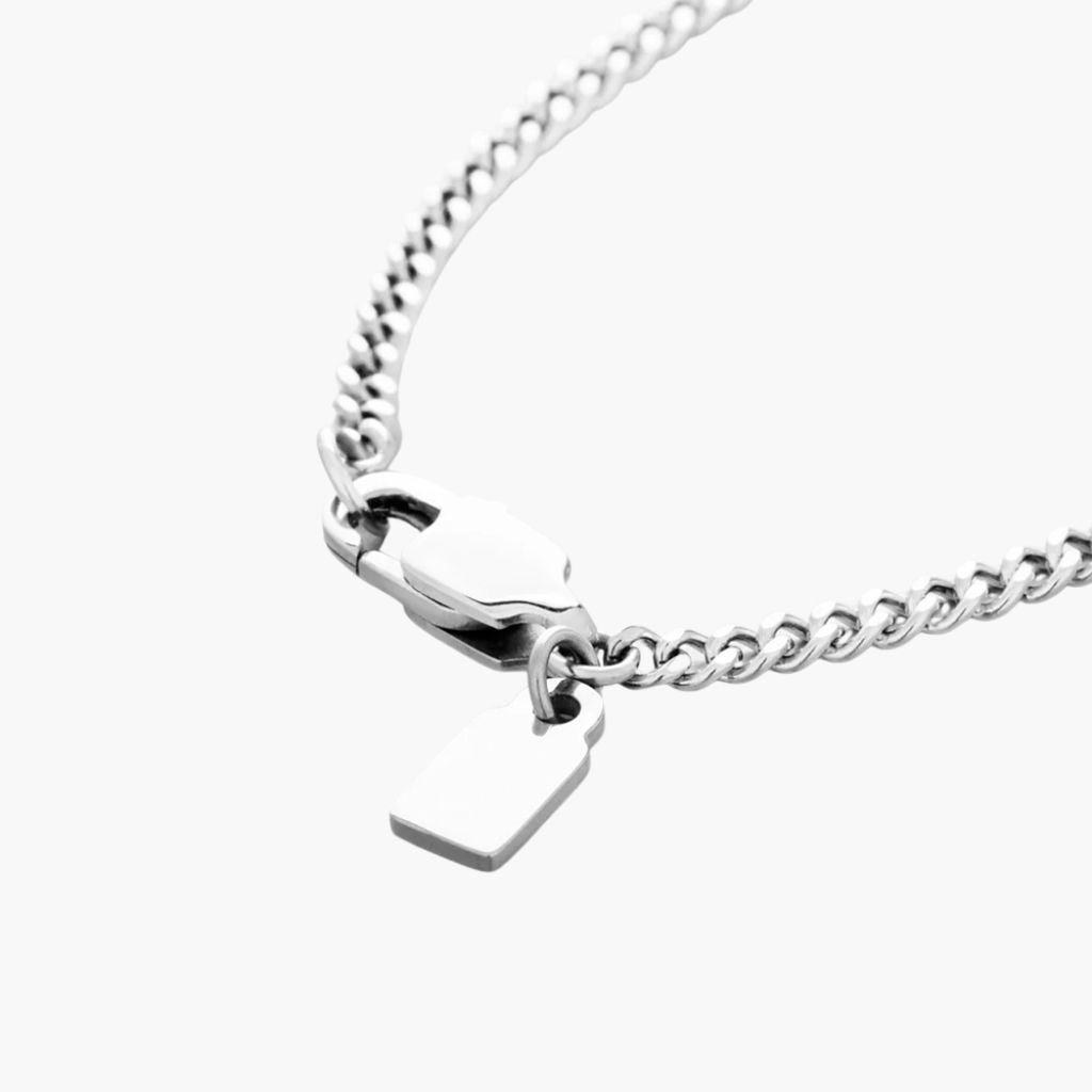 Colar Minimalista com Etiqueta